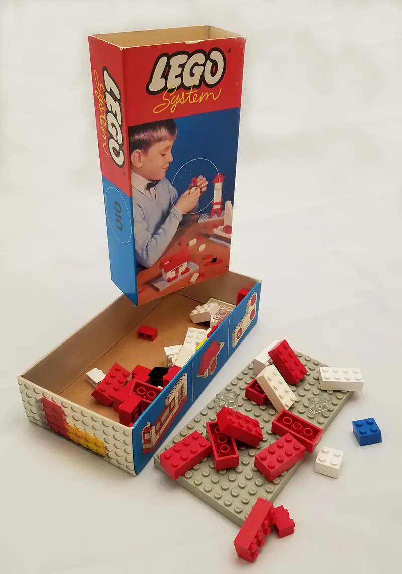 LEGO System 010 Basic Building Set in Cardboard set