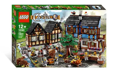 LEGO Castle 10193 Medieval Market Village set, image 4