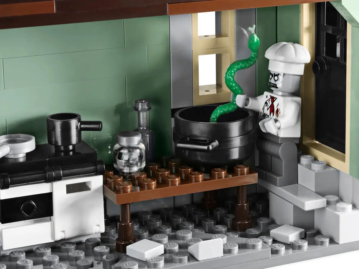 LEGO Monster Fighters 10228 Haunted House set, image 25