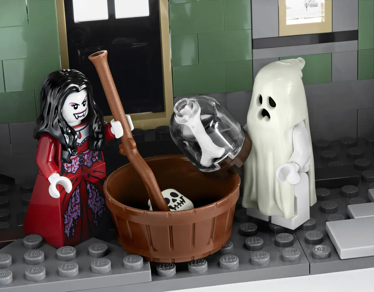 LEGO Monster Fighters 10228 Haunted House set, image 27