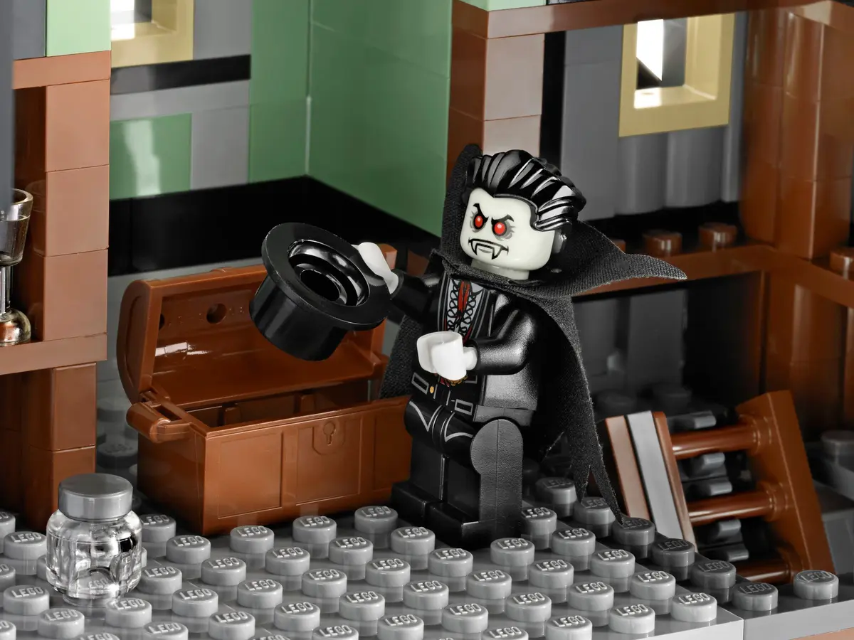 LEGO Monster Fighters 10228 Haunted House set, image 28
