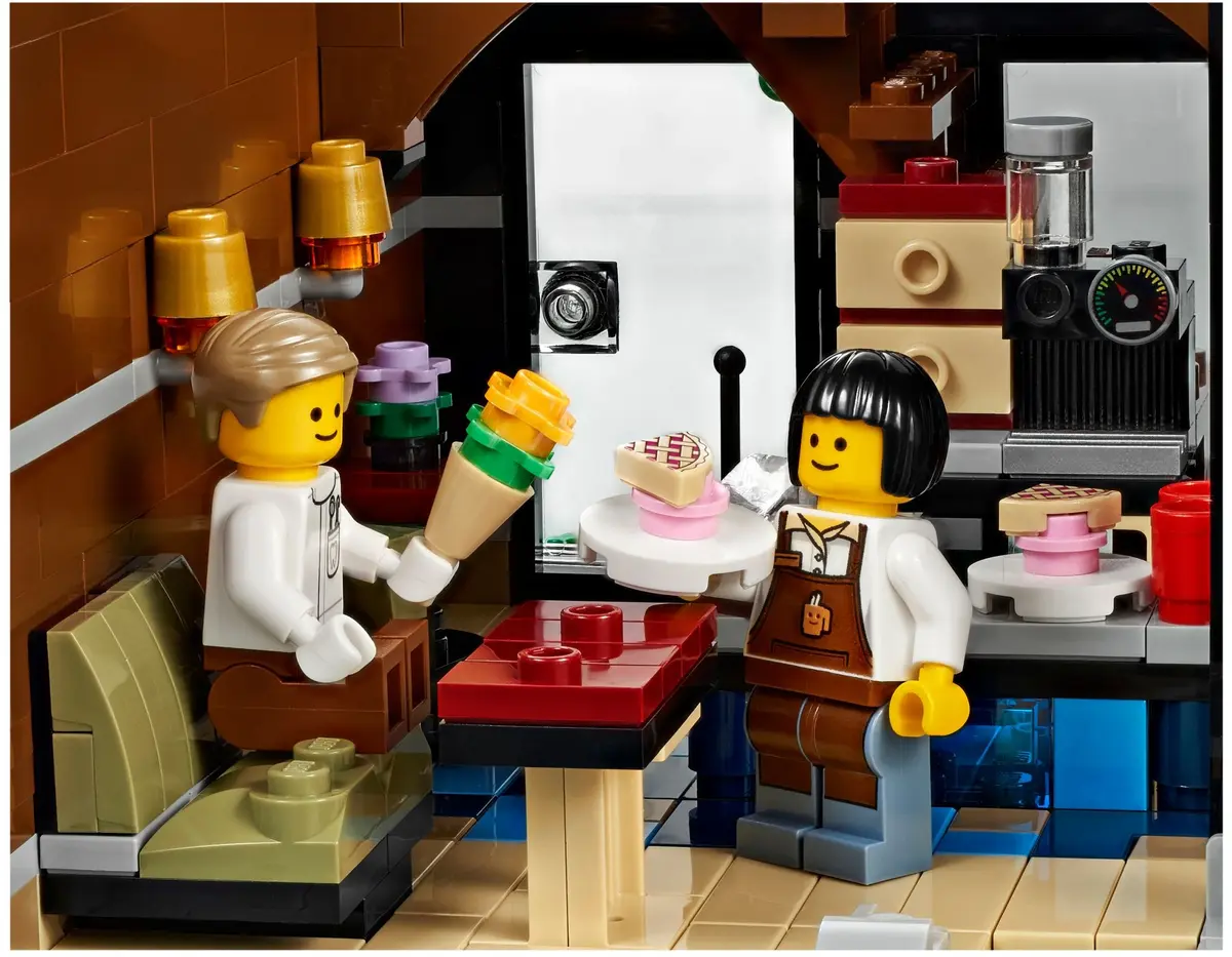 LEGO Creator Expert 10255 Assembly Square set, image 3