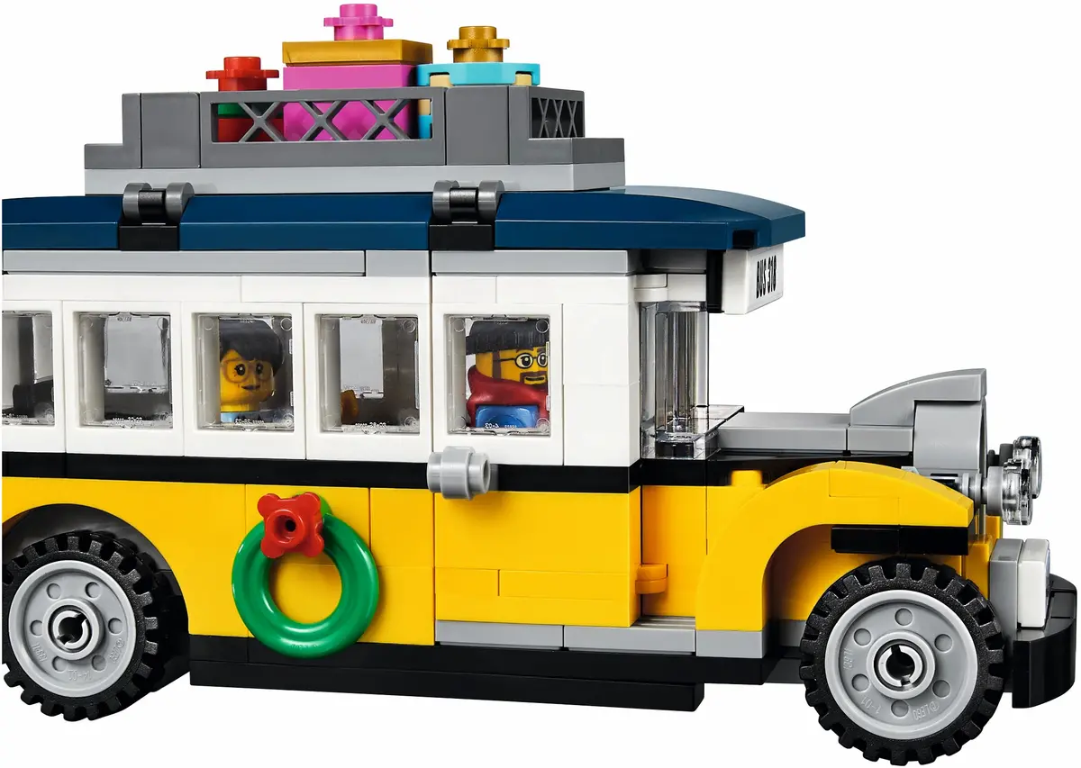 LEGO Creator Expert 10259 Winter Village Station set, image 12