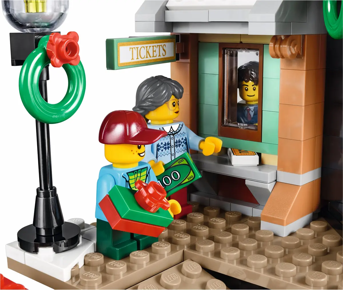 LEGO Creator Expert 10259 Winter Village Station set, image 8