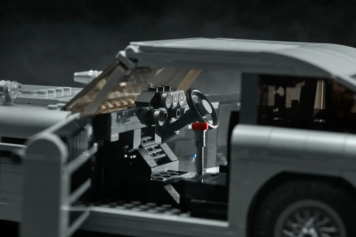 LEGO Creator Expert 10262 James Bond Aston Martin DB5 set, image 6