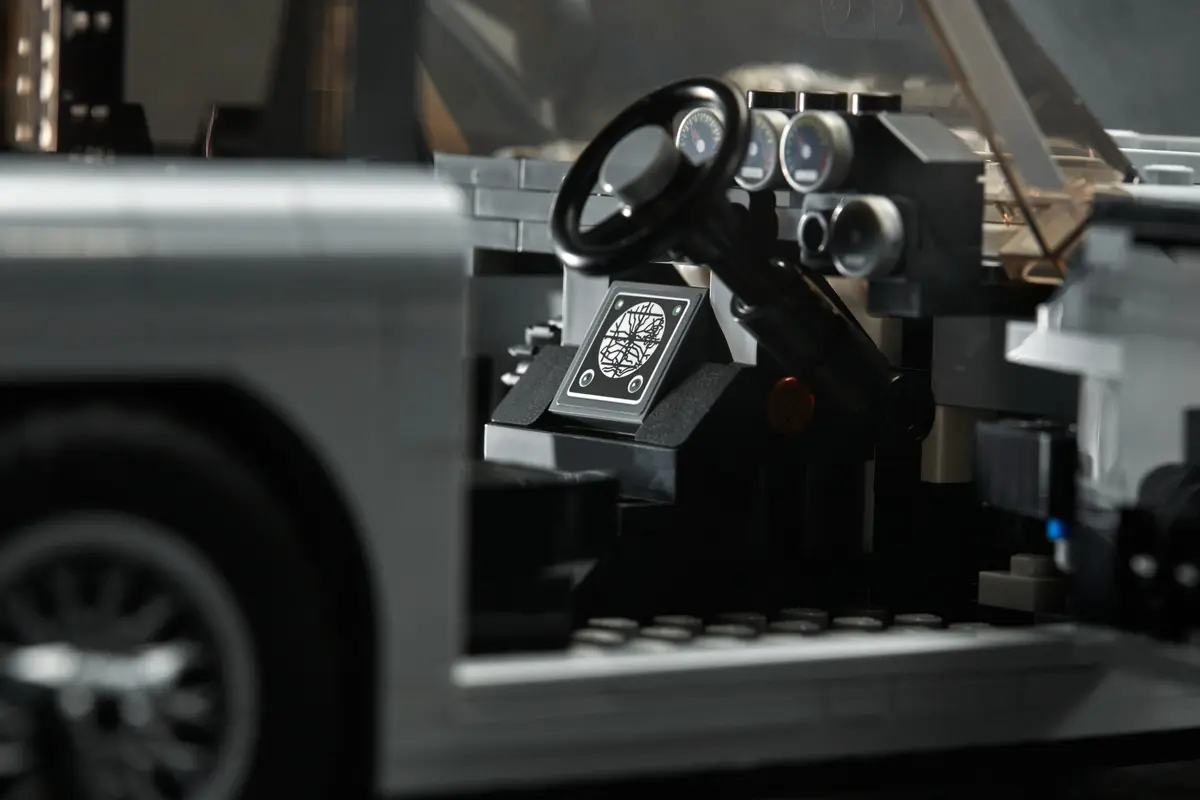 LEGO Creator Expert 10262 James Bond Aston Martin DB5 set, image 3