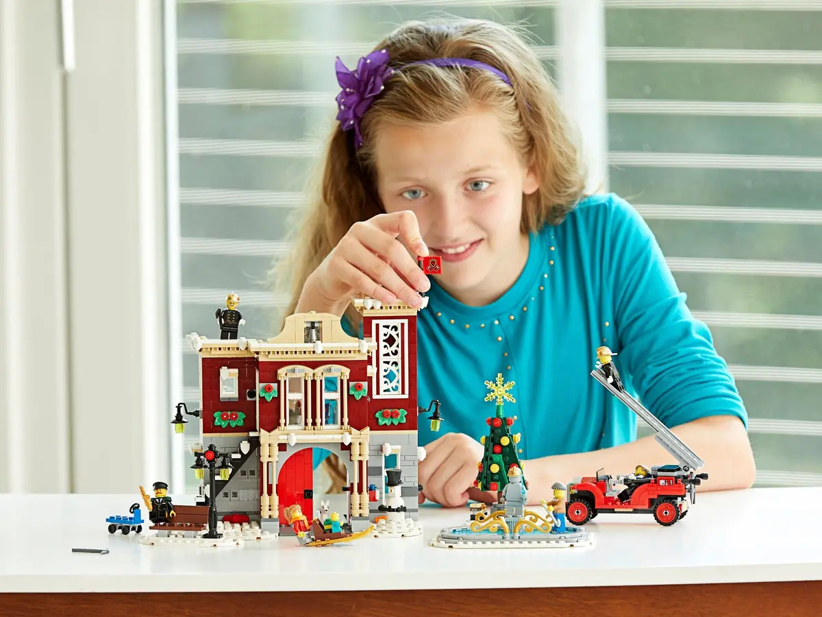 LEGO Creator Expert 10263 Winter Village Fire Station set, image 11