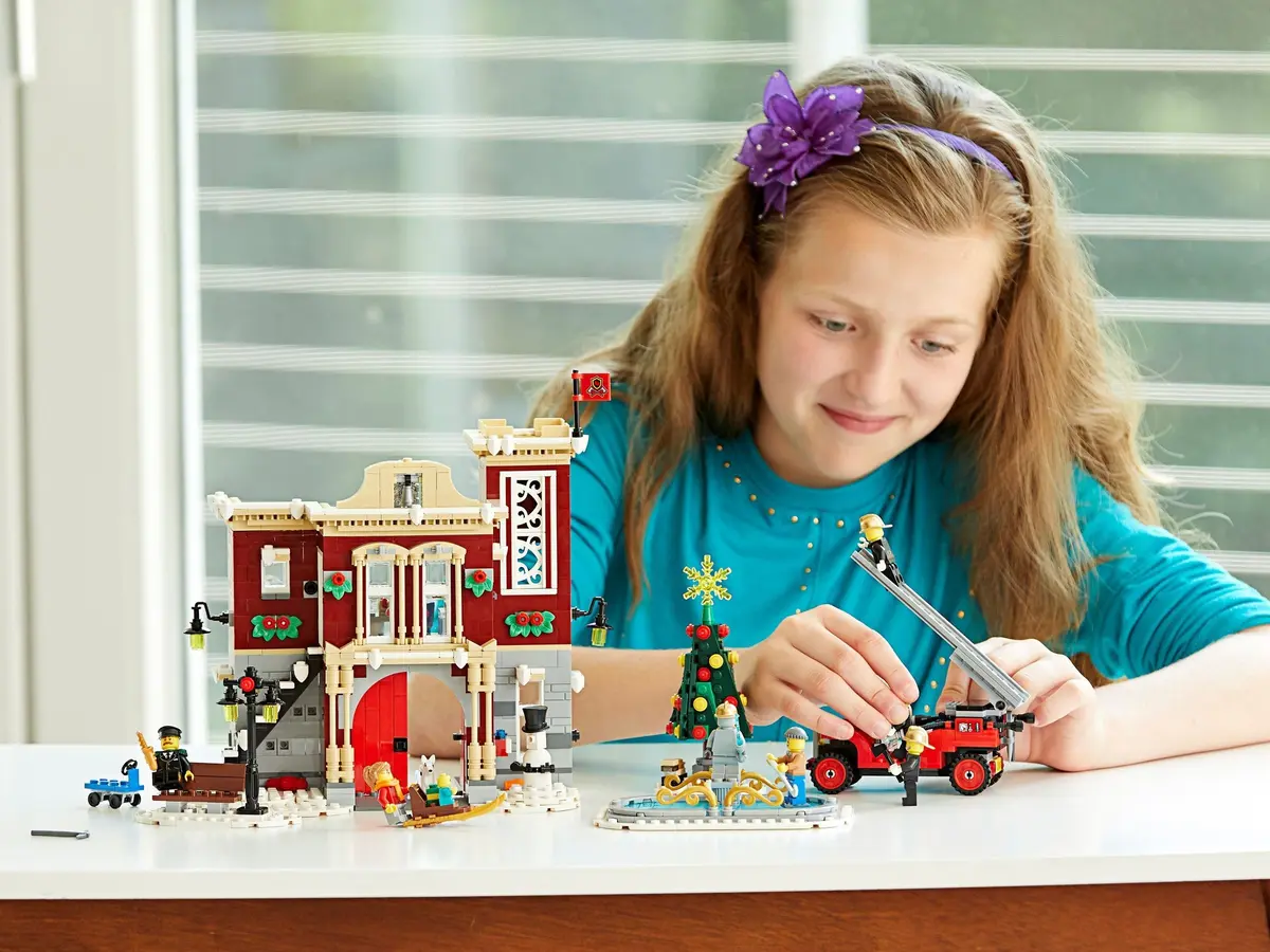 LEGO Creator Expert 10263 Winter Village Fire Station set, image 10