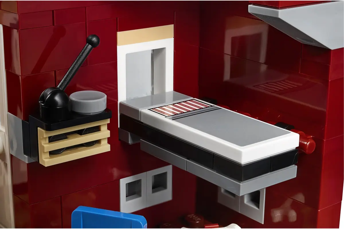 LEGO Creator Expert 10263 Winter Village Fire Station set, image 22