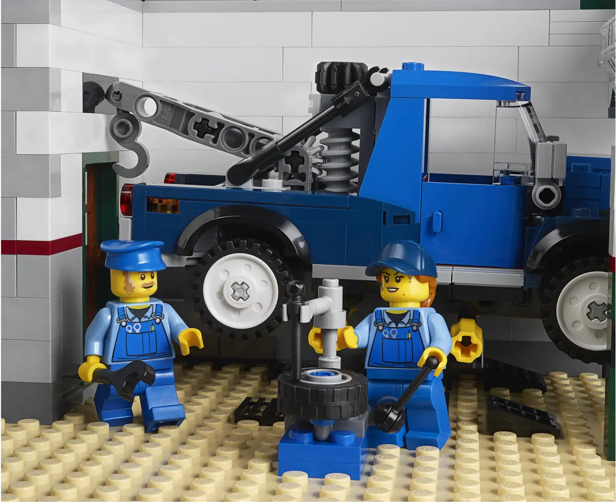 LEGO Creator Expert 10264 Corner Garage set, image 14