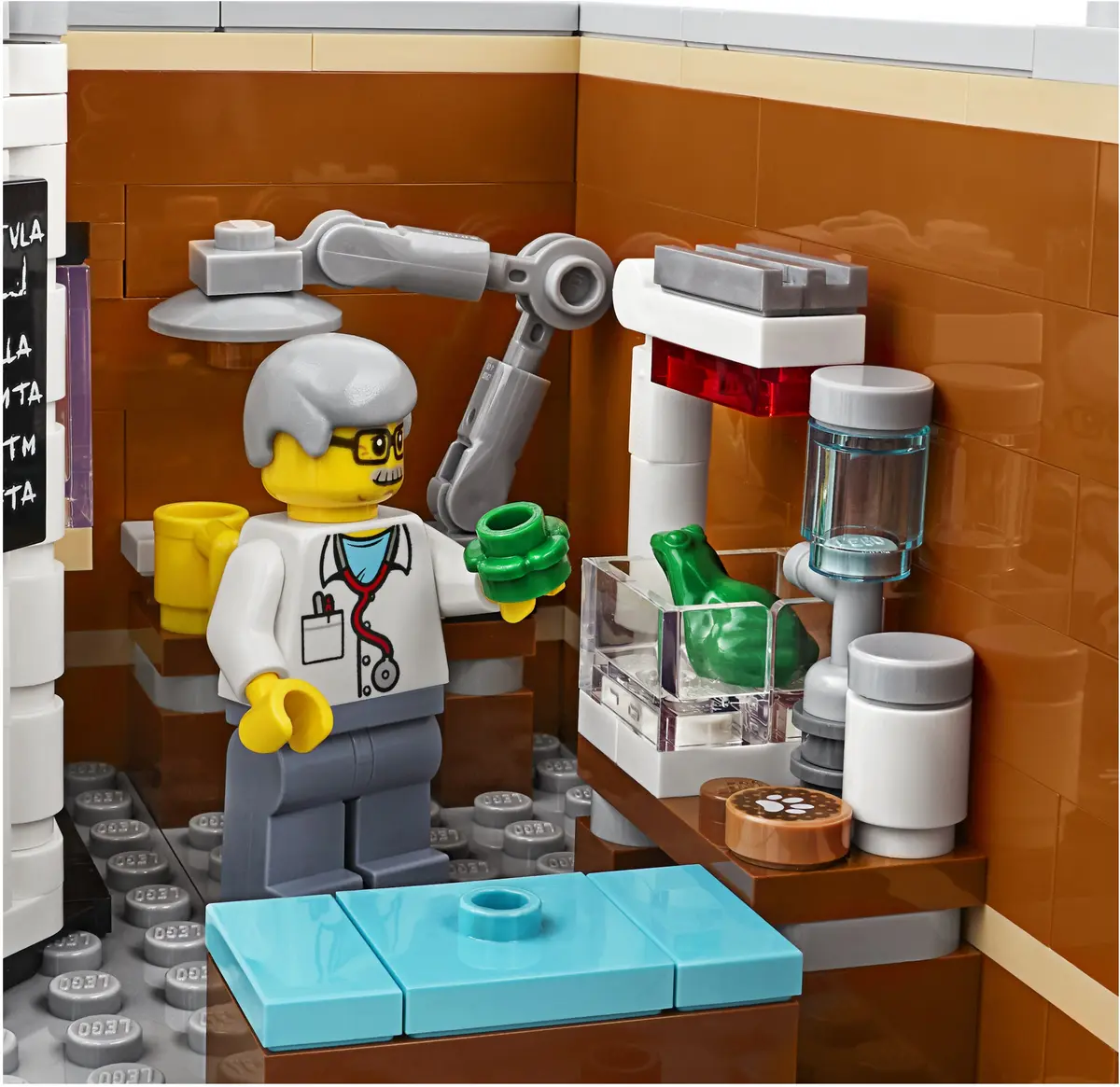 LEGO Creator Expert 10264 Corner Garage set, image 17