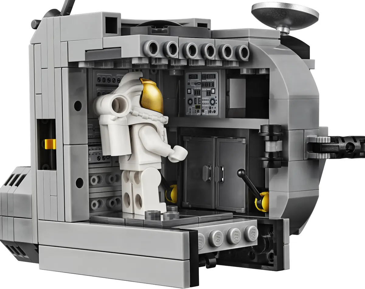 LEGO Creator Expert 10266 NASA Apollo 11 Lunar Lander set, image 13
