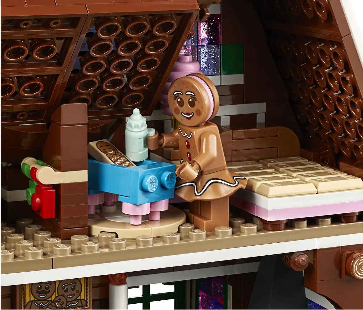 LEGO Creator Expert 10267 Gingerbread House set, image 11