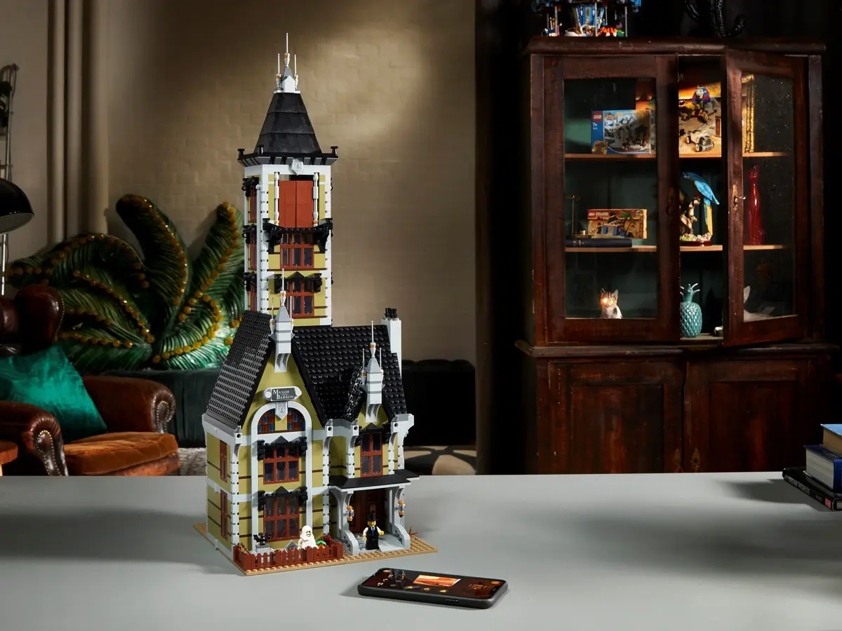 LEGO Icons 10273 Haunted House set, image 3