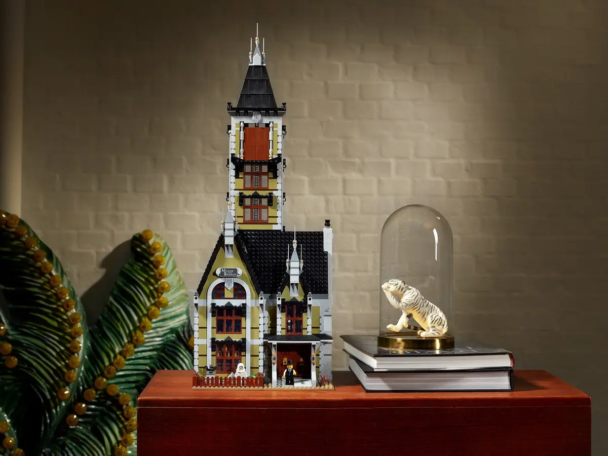 LEGO Icons 10273 Haunted House set, image 4