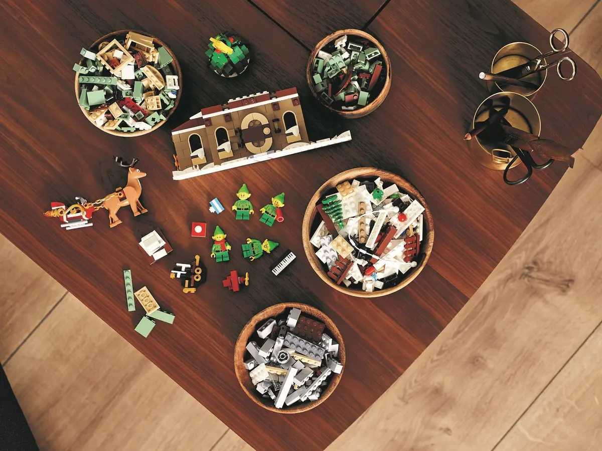 LEGO Icons 10275 Elf Club House set, image 19
