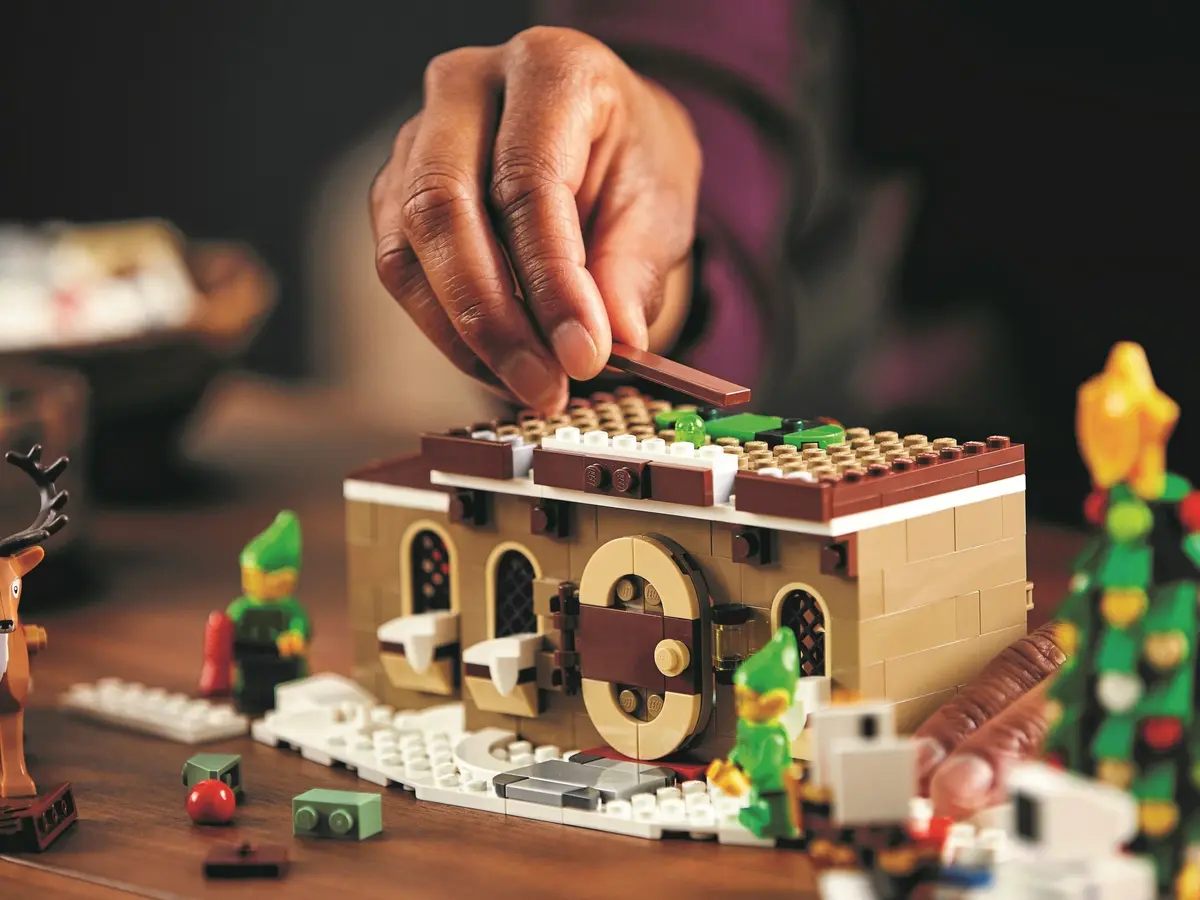 LEGO Icons 10275 Elf Club House set, image 14