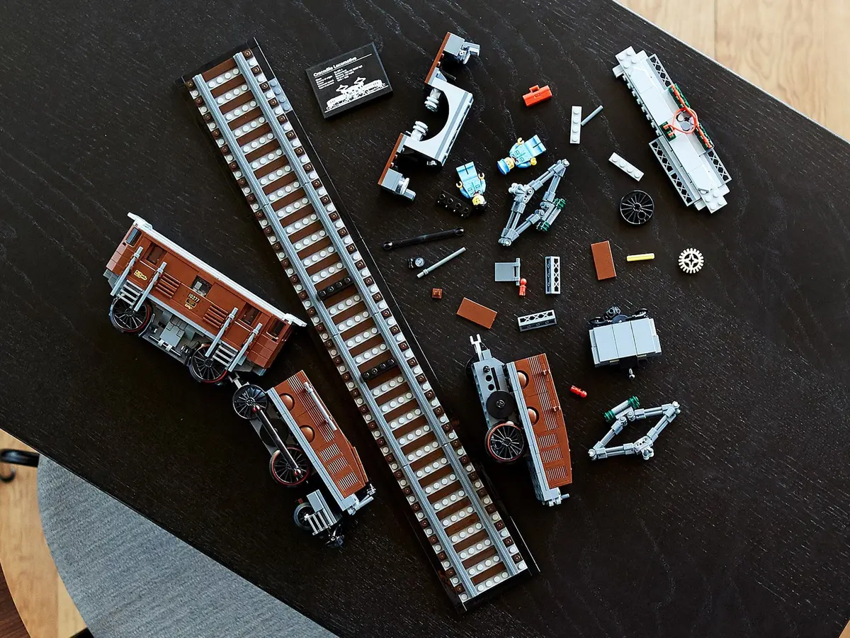 LEGO Icons 10277 Crocodile Locomotive set, image 10