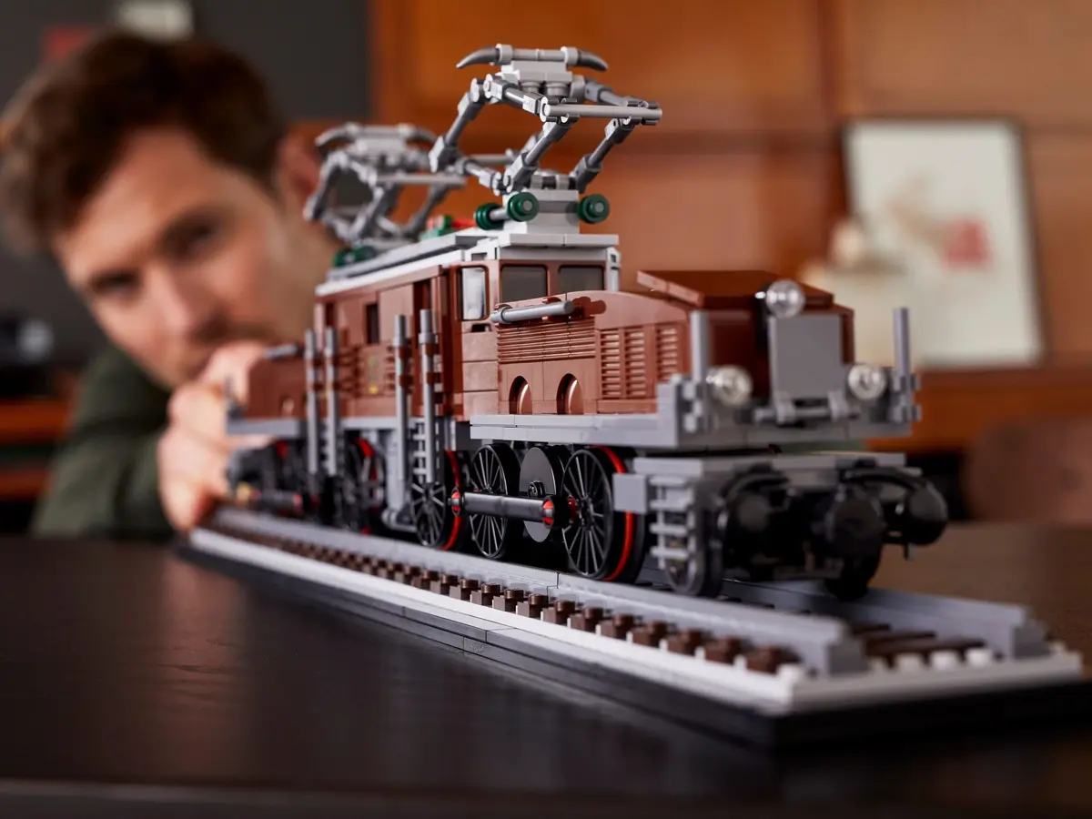LEGO Icons 10277 Crocodile Locomotive set, image 6