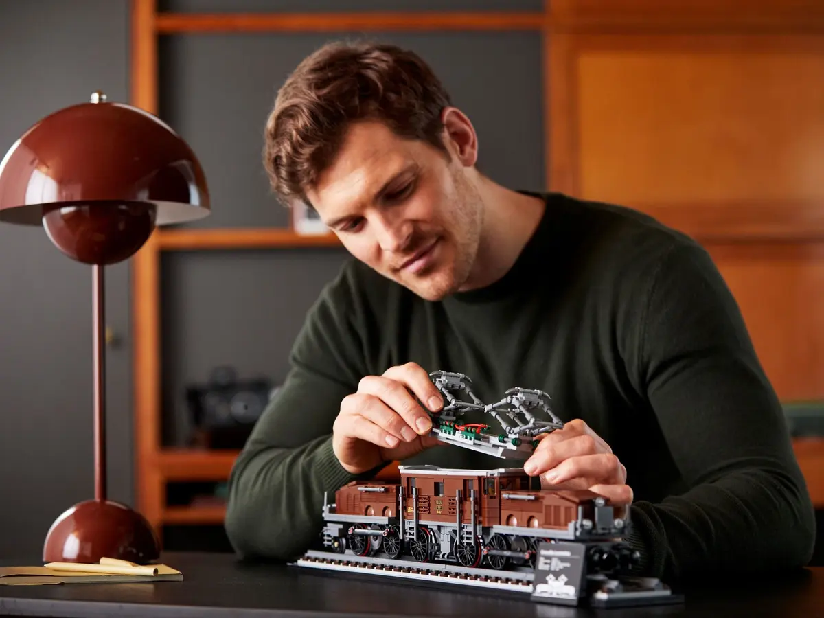 LEGO Icons 10277 Crocodile Locomotive set, image 20