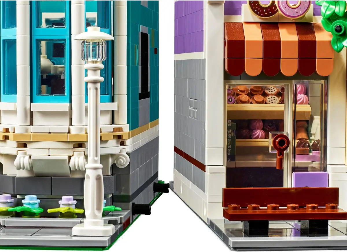 LEGO Icons 10278 Police Station set, image 31