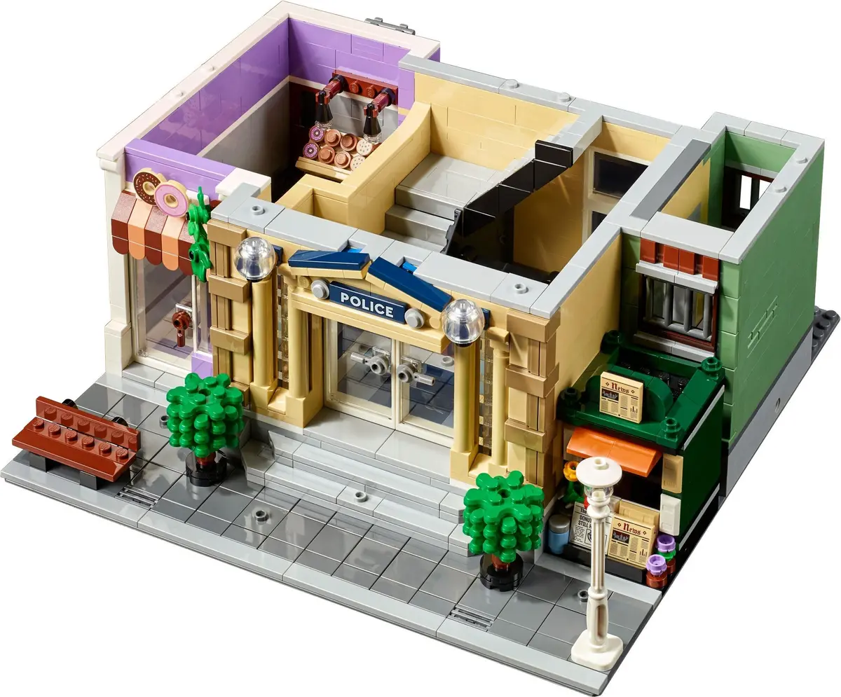 LEGO Icons 10278 Police Station set, image 32