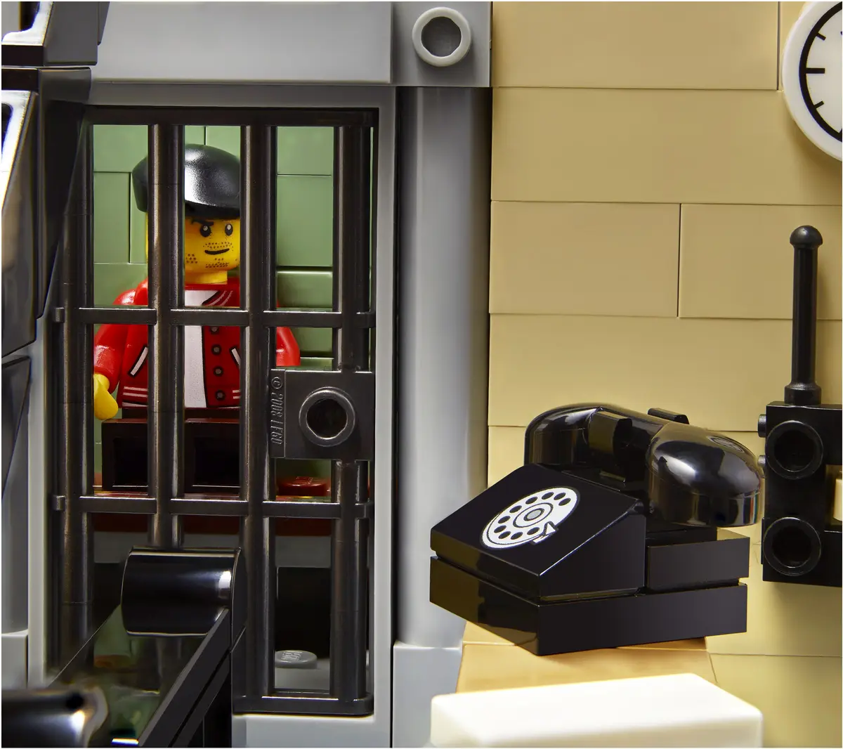 LEGO Icons 10278 Police Station set, image 44
