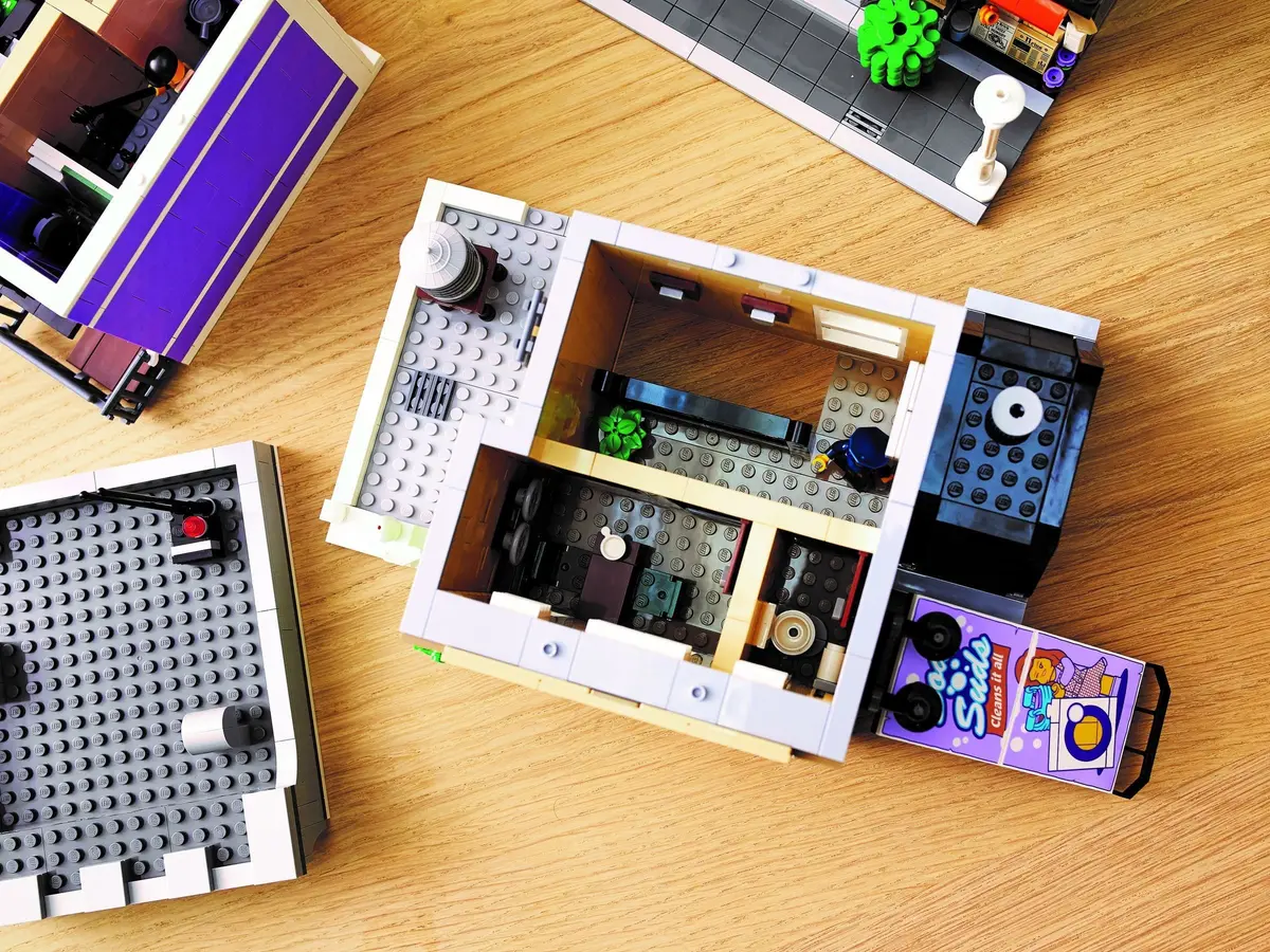 LEGO Icons 10278 Police Station set, image 21