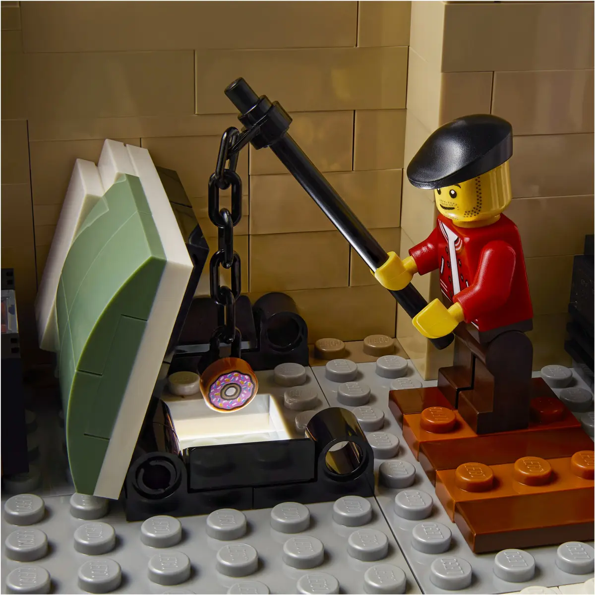 LEGO Icons 10278 Police Station set, image 45
