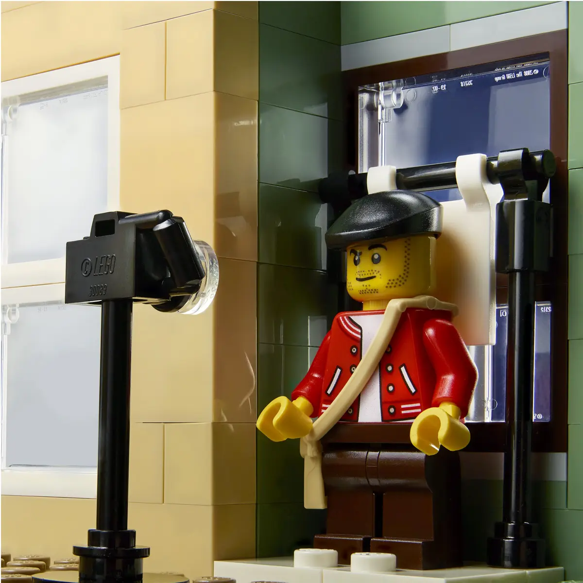 LEGO Icons 10278 Police Station set, image 47