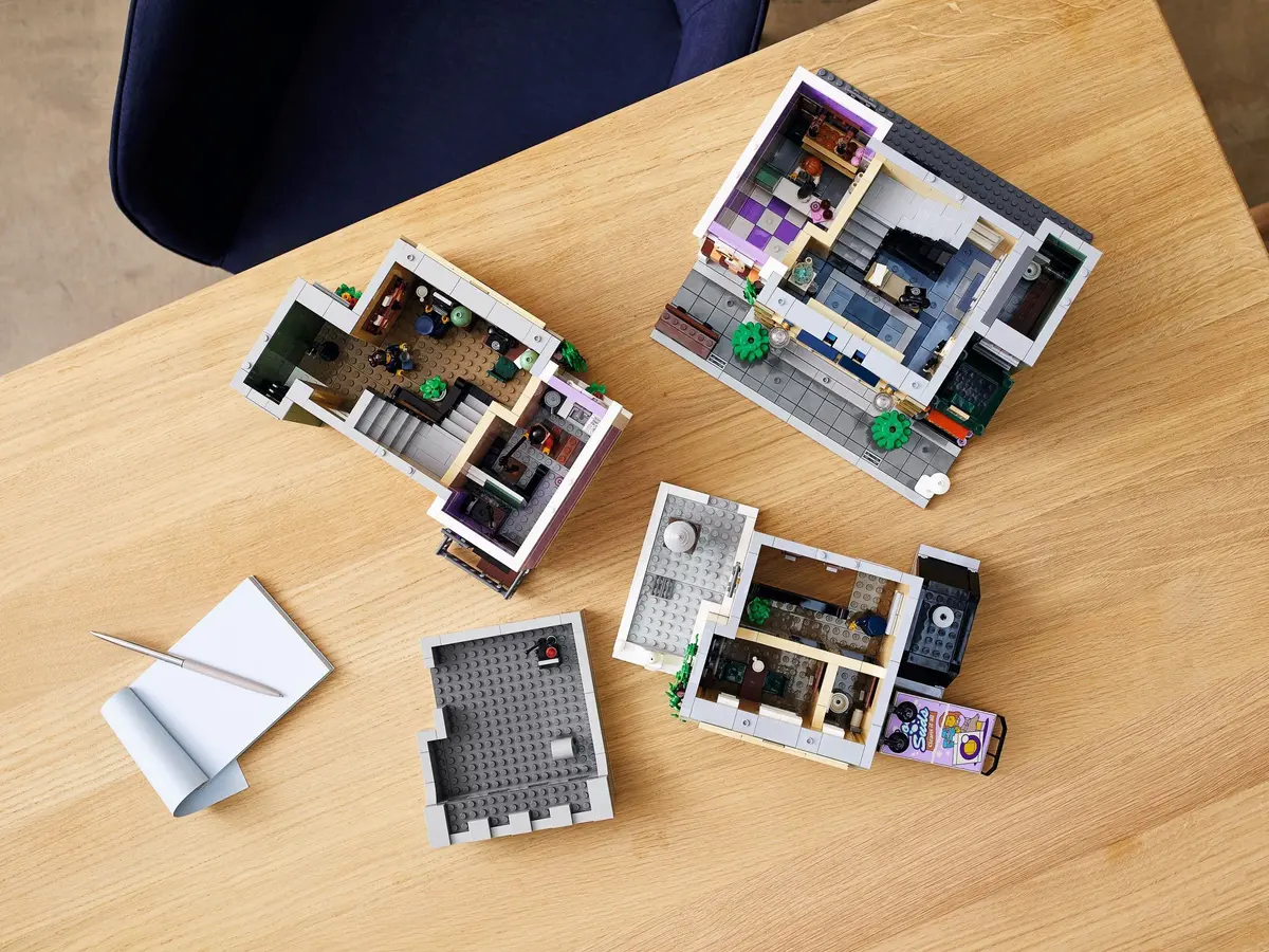 LEGO Icons 10278 Police Station set, image 20