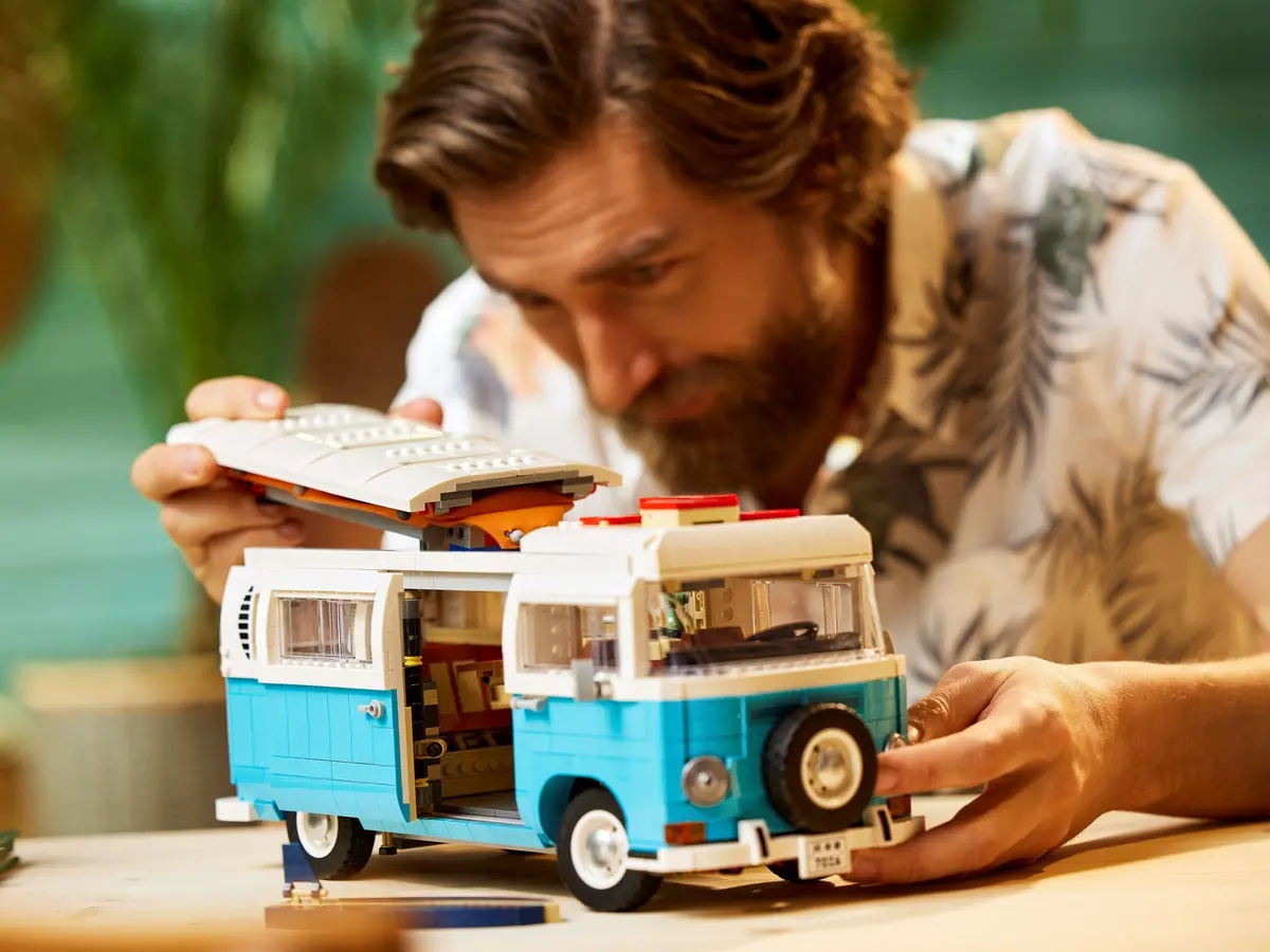 LEGO Icons 10279 Volkswagen T2 Camper Van set, image 8