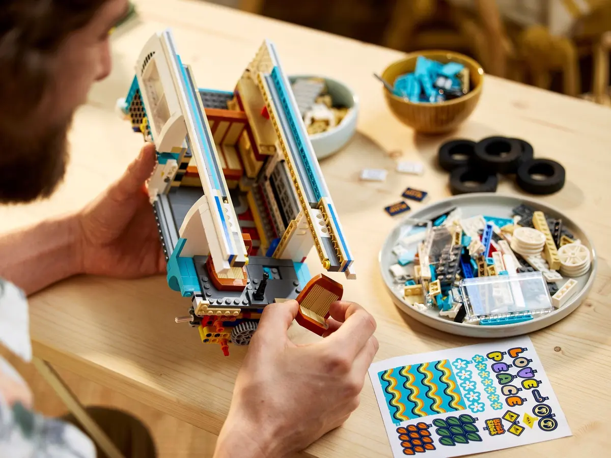 LEGO Icons 10279 Volkswagen T2 Camper Van set, image 18