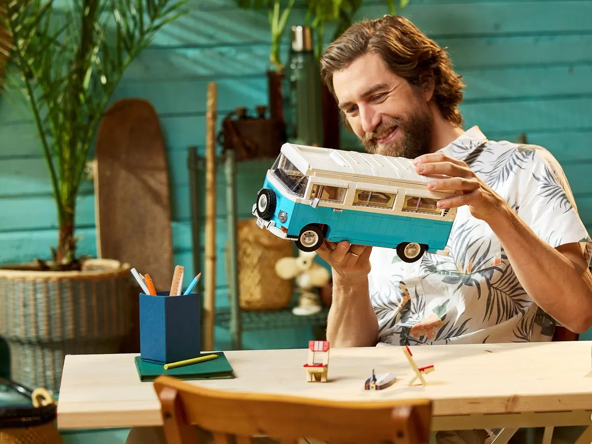 LEGO Icons 10279 Volkswagen T2 Camper Van set, image 23