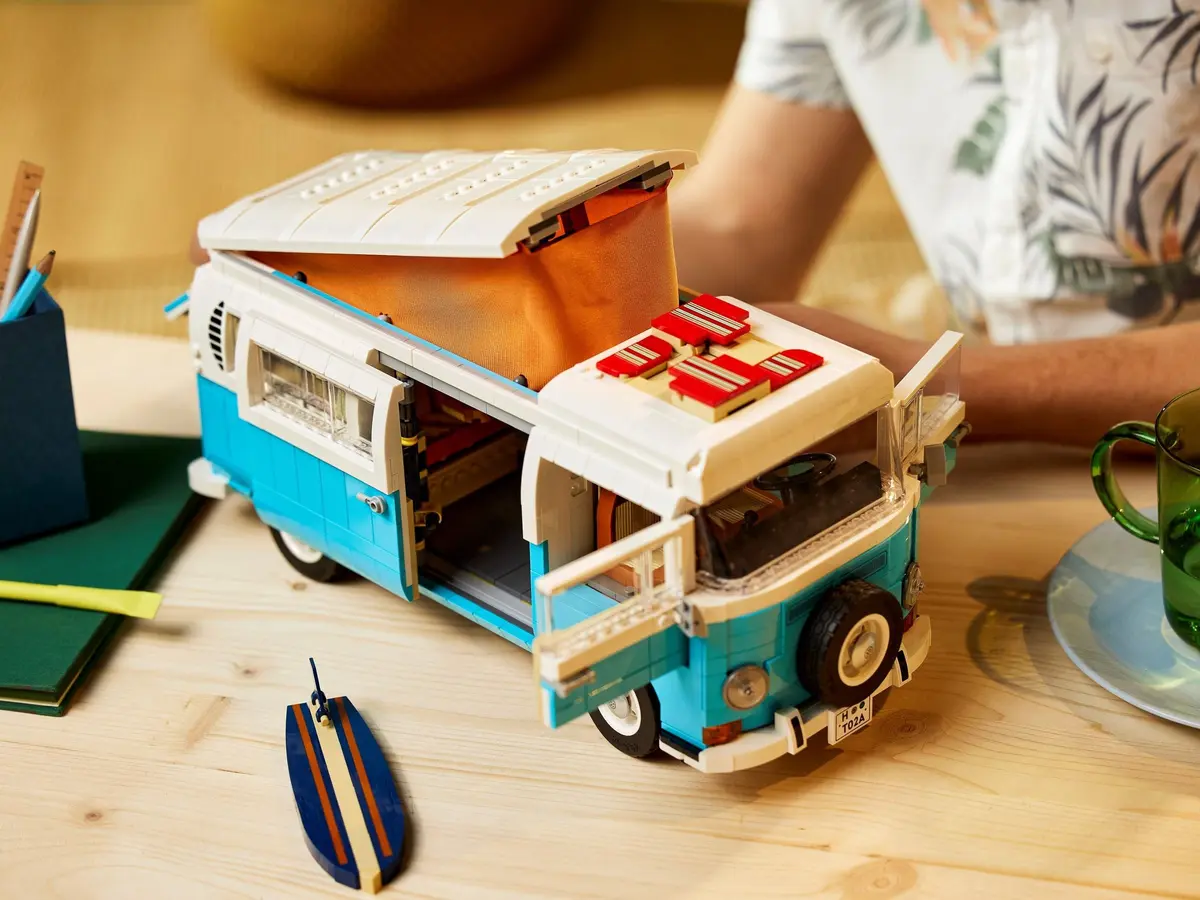 LEGO Icons 10279 Volkswagen T2 Camper Van set, image 6