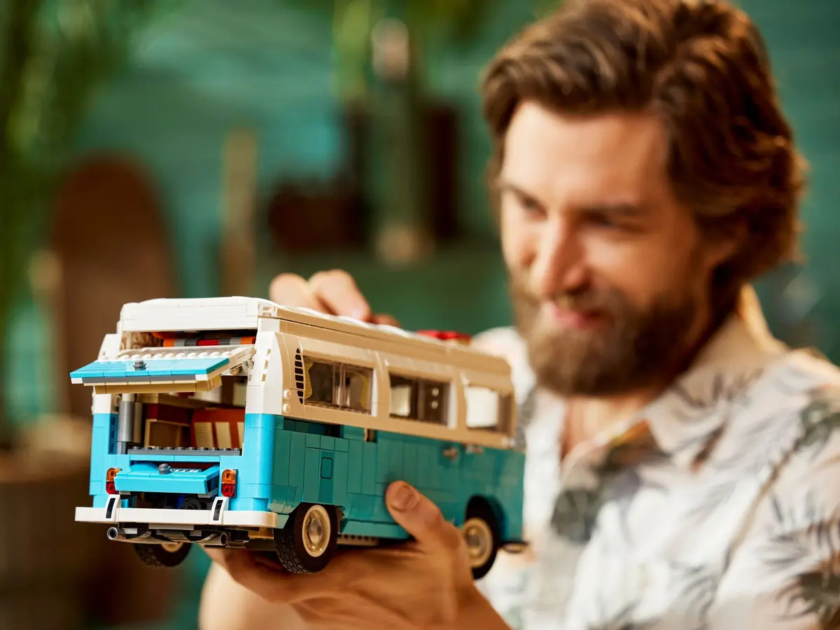 LEGO Icons 10279 Volkswagen T2 Camper Van set, image 7