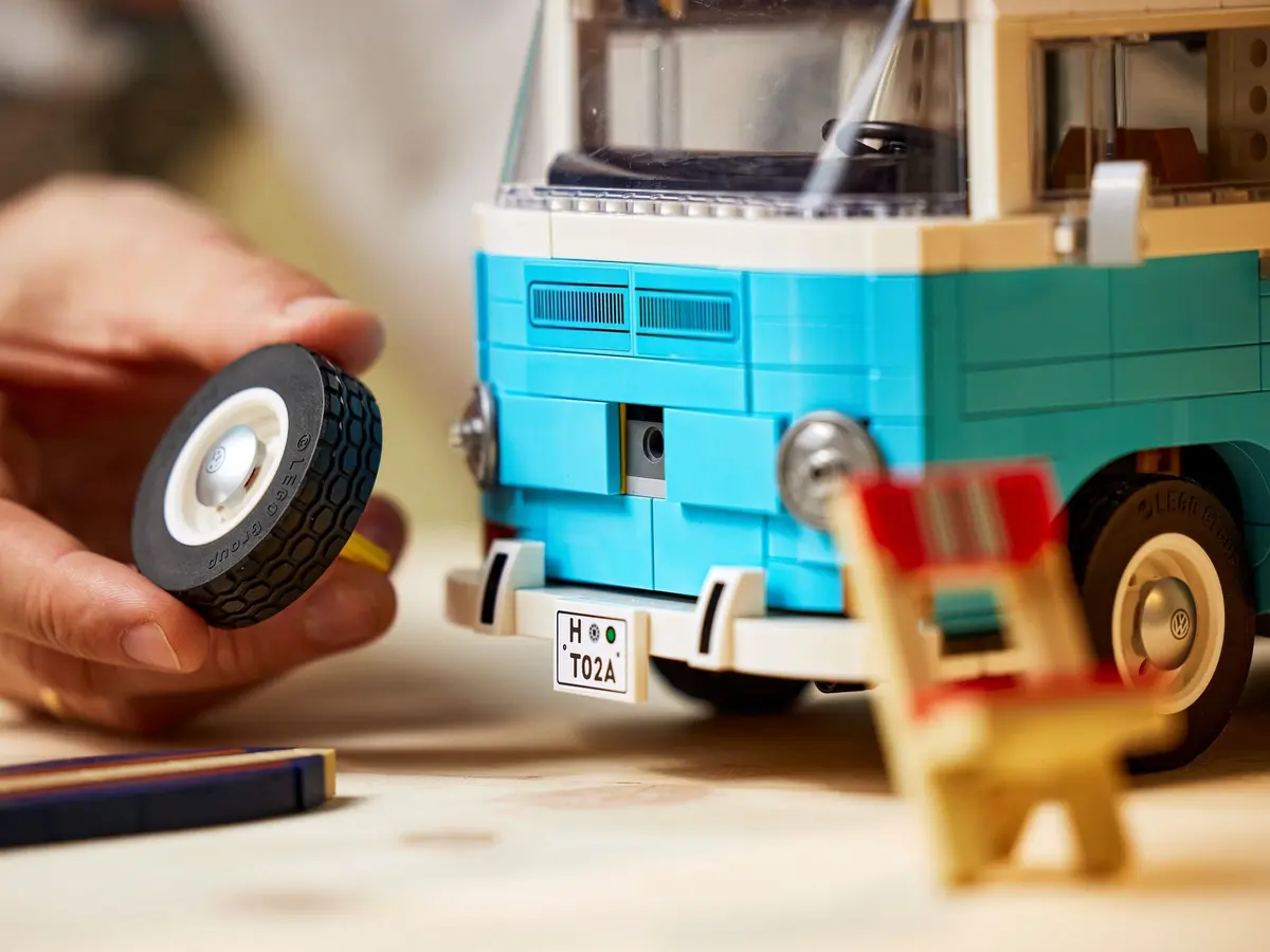 LEGO Icons 10279 Volkswagen T2 Camper Van set, image 14