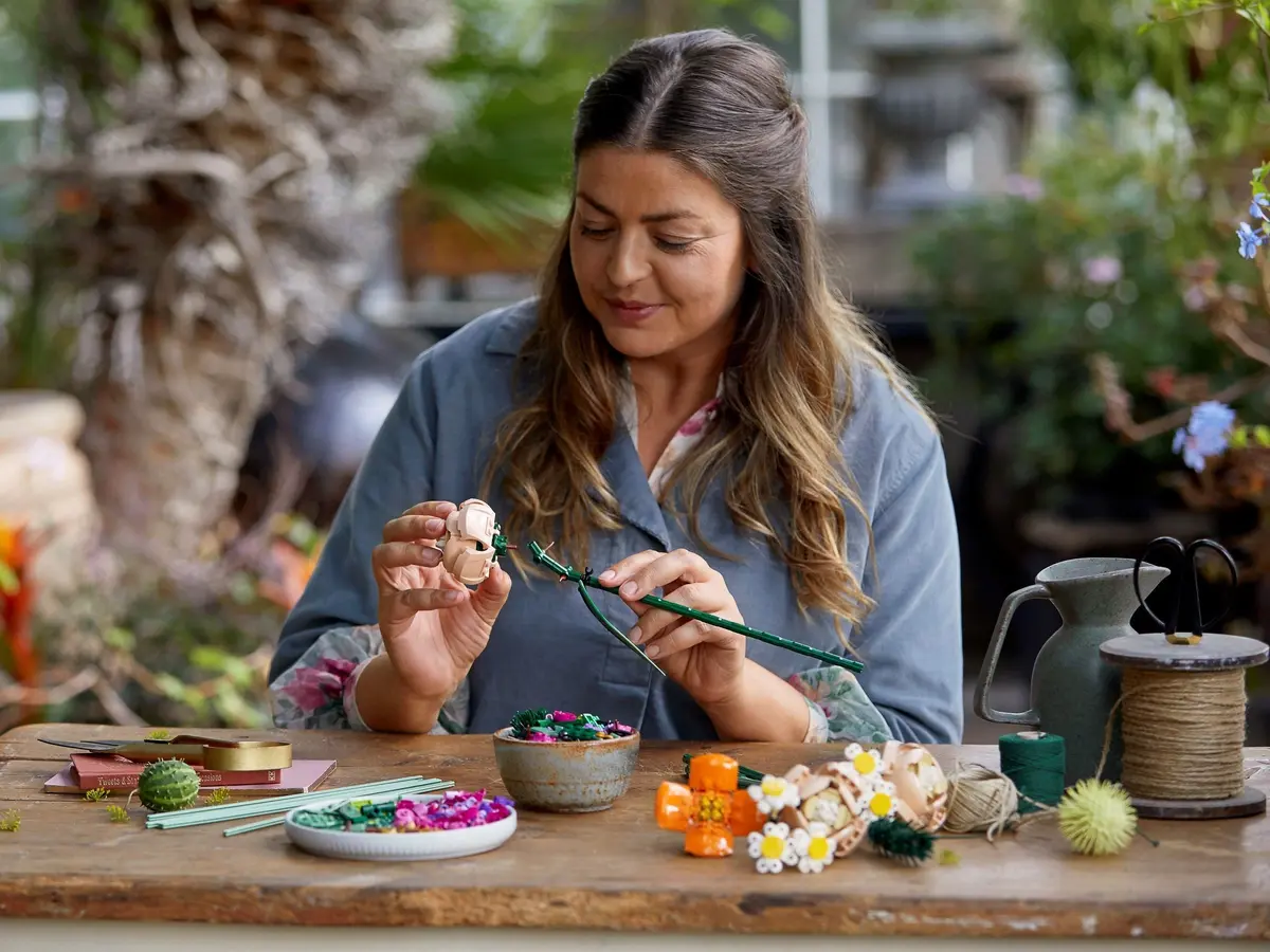 LEGO Icons 10280 Flower Bouquet set, image 3