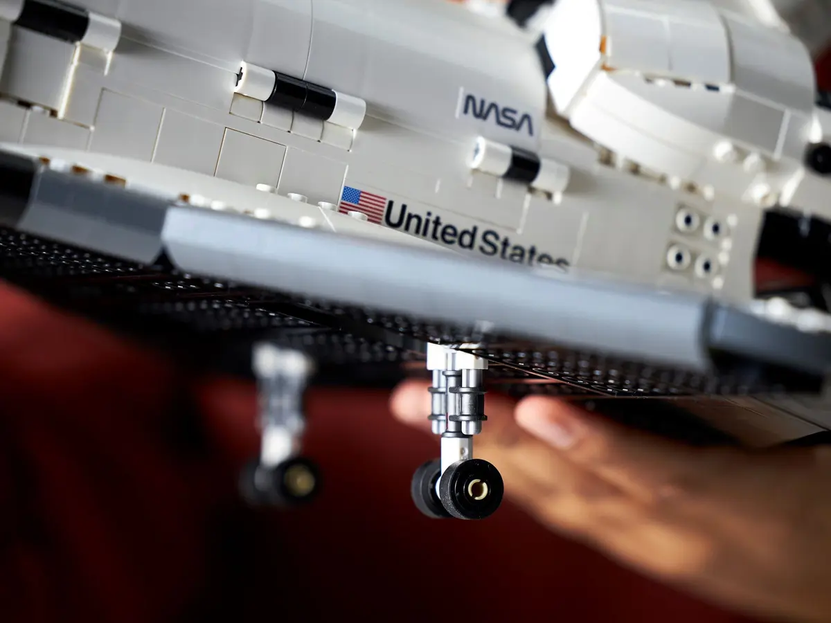 LEGO Icons 10283 NASA Space Shuttle Discovery set, image 14