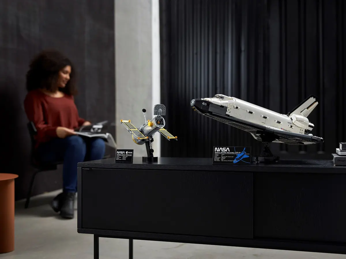 LEGO Icons 10283 NASA Space Shuttle Discovery set, image 18