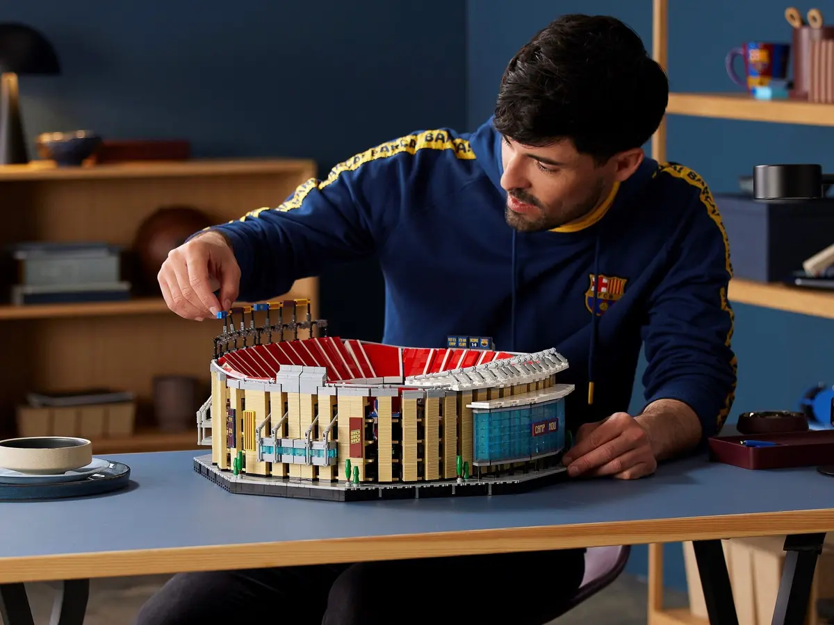 LEGO Icons 10284 Camp Nou - FC Barcelona set, image 3