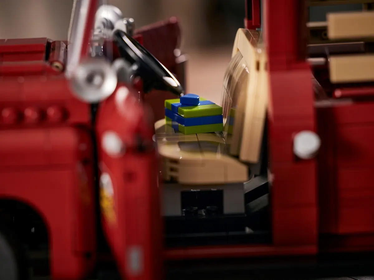LEGO Icons 10290 Pickup Truck set, image 15