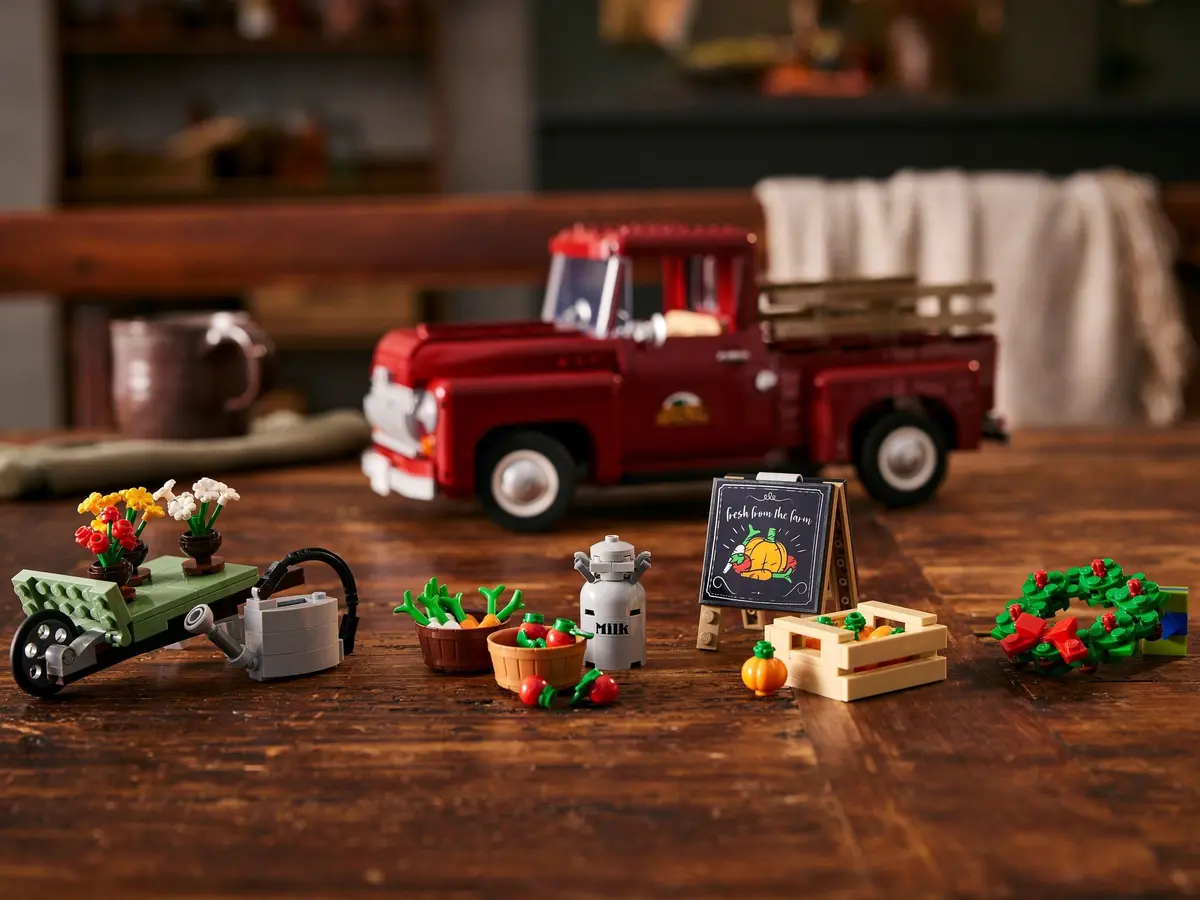 LEGO Icons 10290 Pickup Truck set, image 17