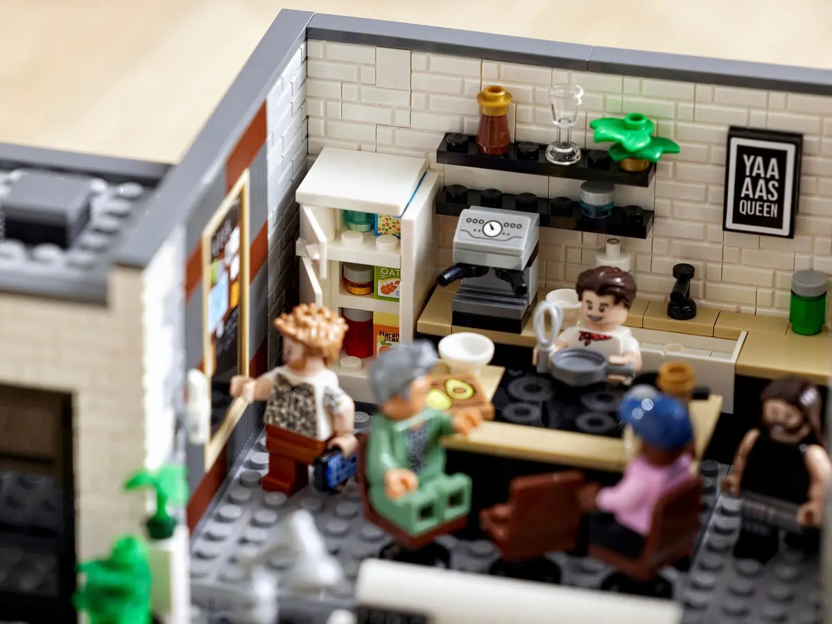 LEGO Icons 10291 Queer Eye – The Fab 5 Loft set, image 12