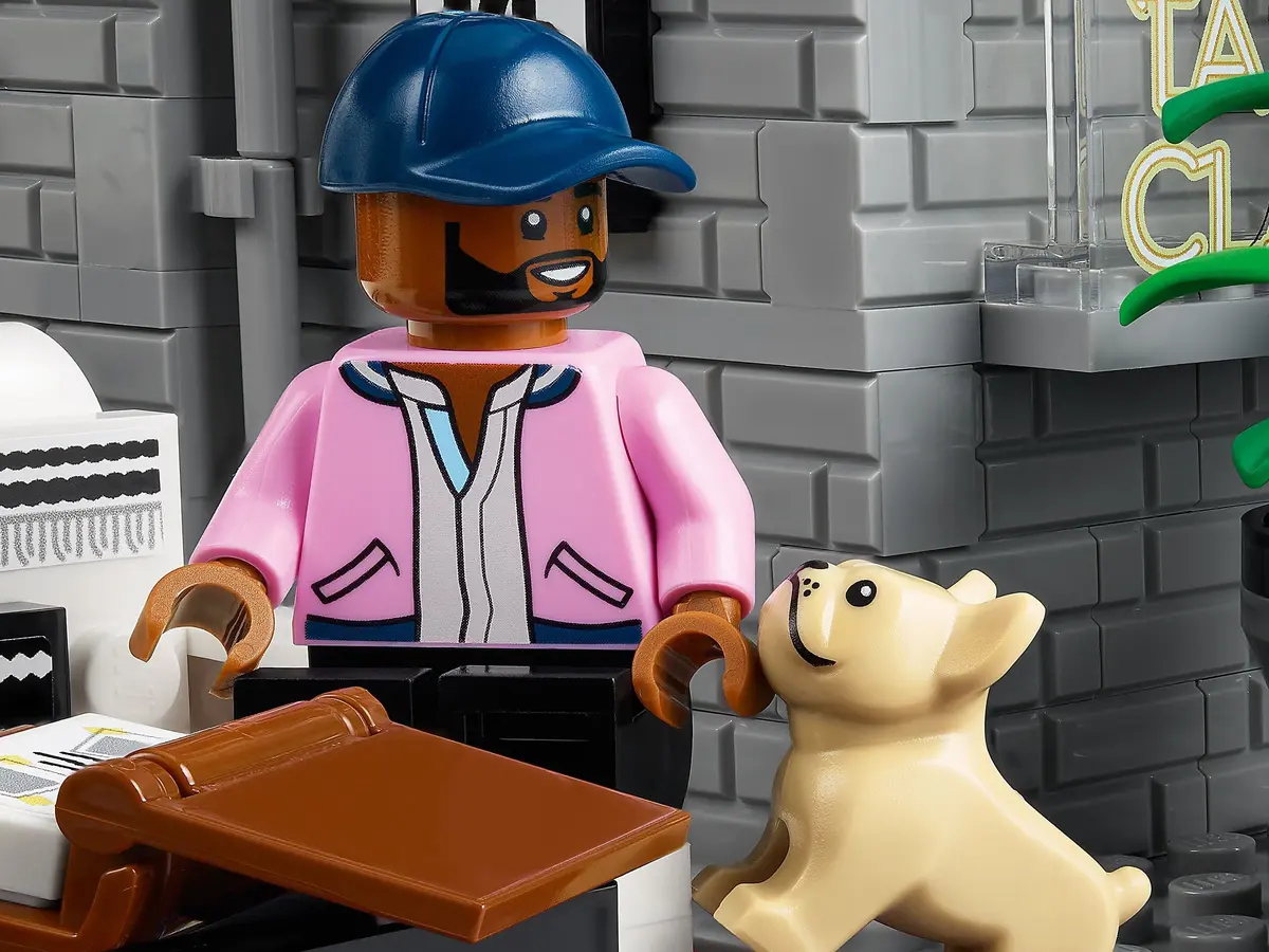 LEGO Icons 10291 Queer Eye – The Fab 5 Loft set, image 25