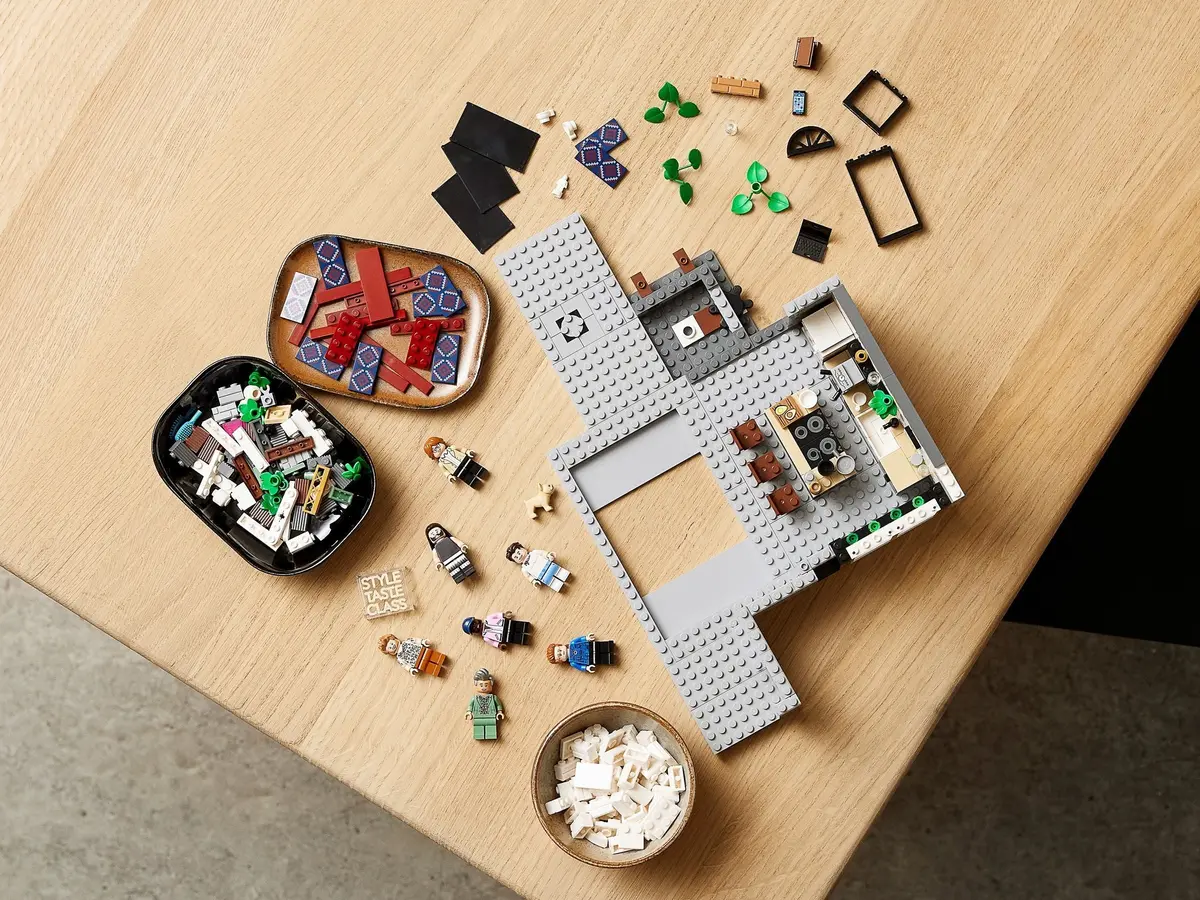 LEGO Icons 10291 Queer Eye – The Fab 5 Loft set, image 18