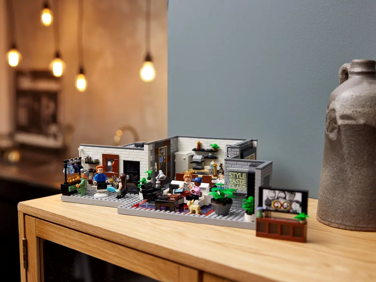 LEGO Icons 10291 Queer Eye – The Fab 5 Loft set, image 20