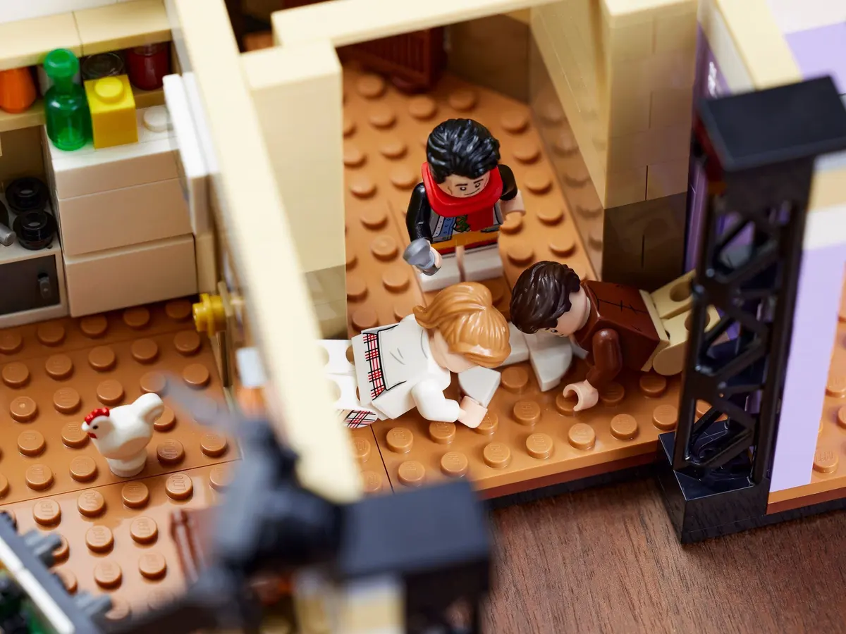 LEGO Icons 10292 The Friends Apartments set, image 30