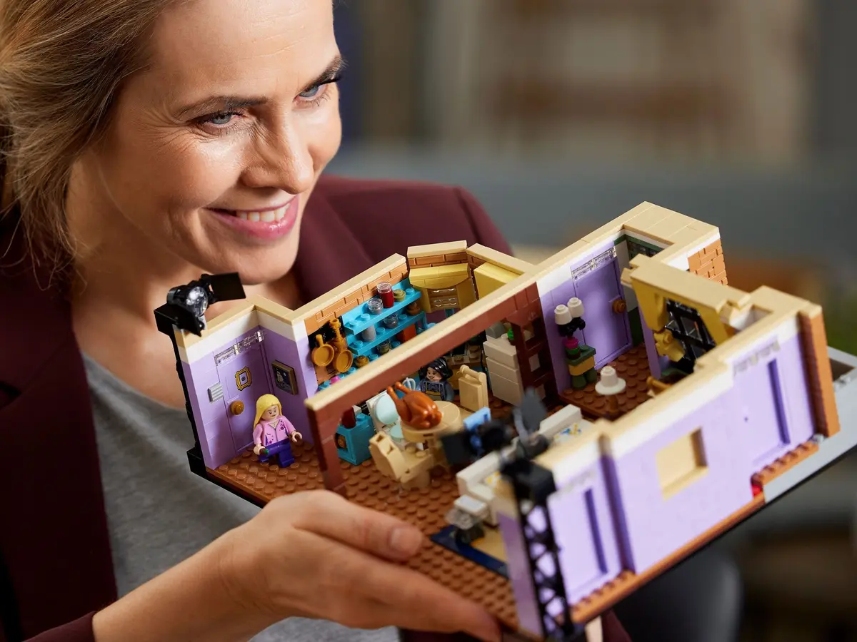 LEGO Icons 10292 The Friends Apartments set, image 40