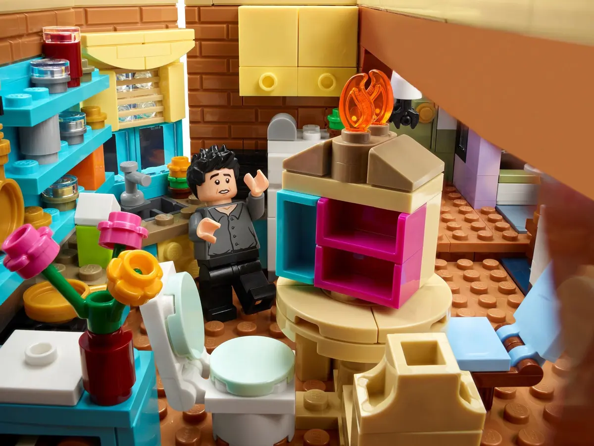LEGO Icons 10292 The Friends Apartments set, image 54